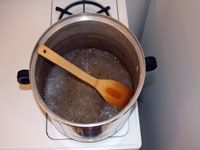 boiling water in aluminum pot