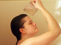rinsing hair with vinegar width=